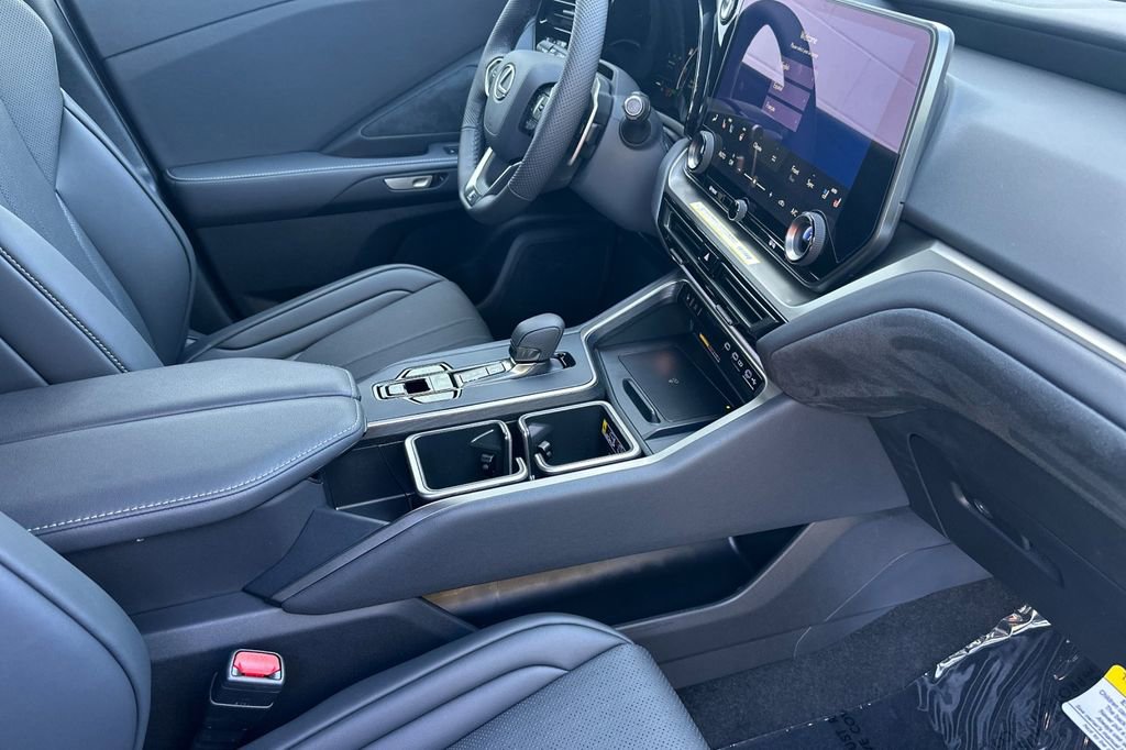 New 2026 Lexus TX 500h AWD image 17