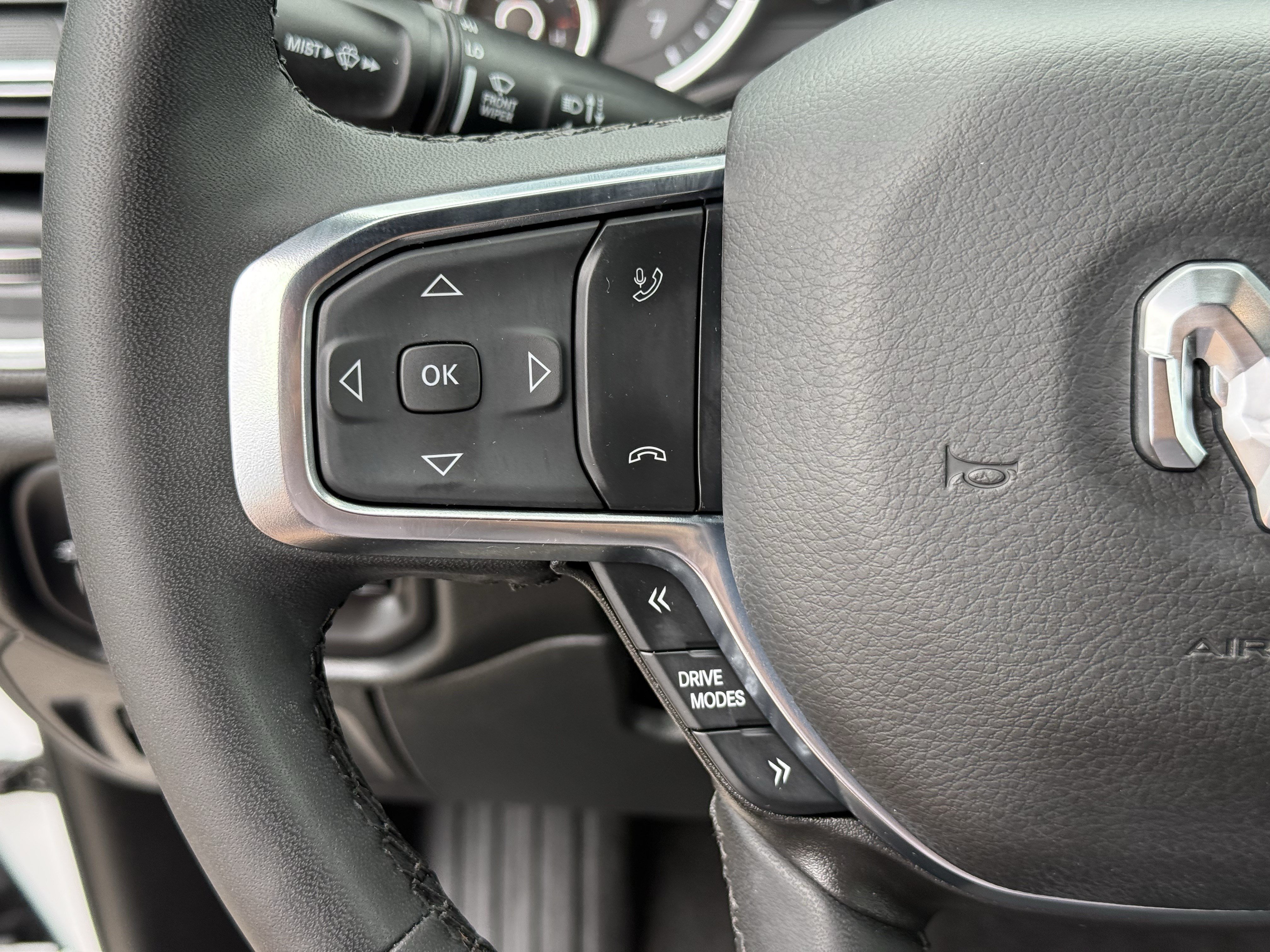 Used 2025 RAM 1500 Laramie w/ Sport Appearance Package AWD/4WD image 16