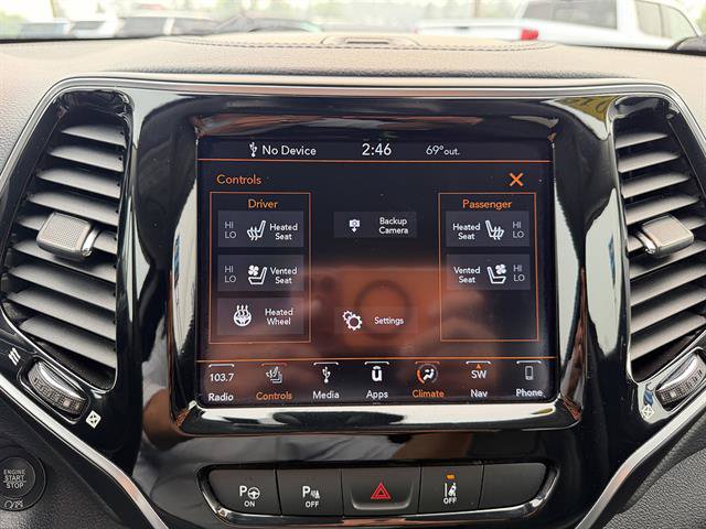 Used 2019 Jeep Cherokee Limited w/ Luxury Group AWD/4WD image 41