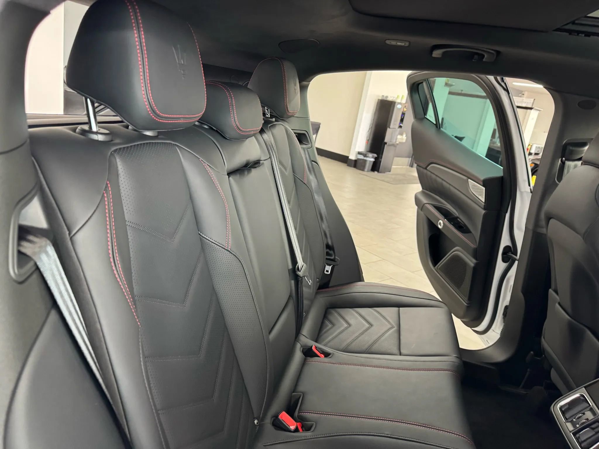 Used 2023 Maserati Grecale Trofeo image 17