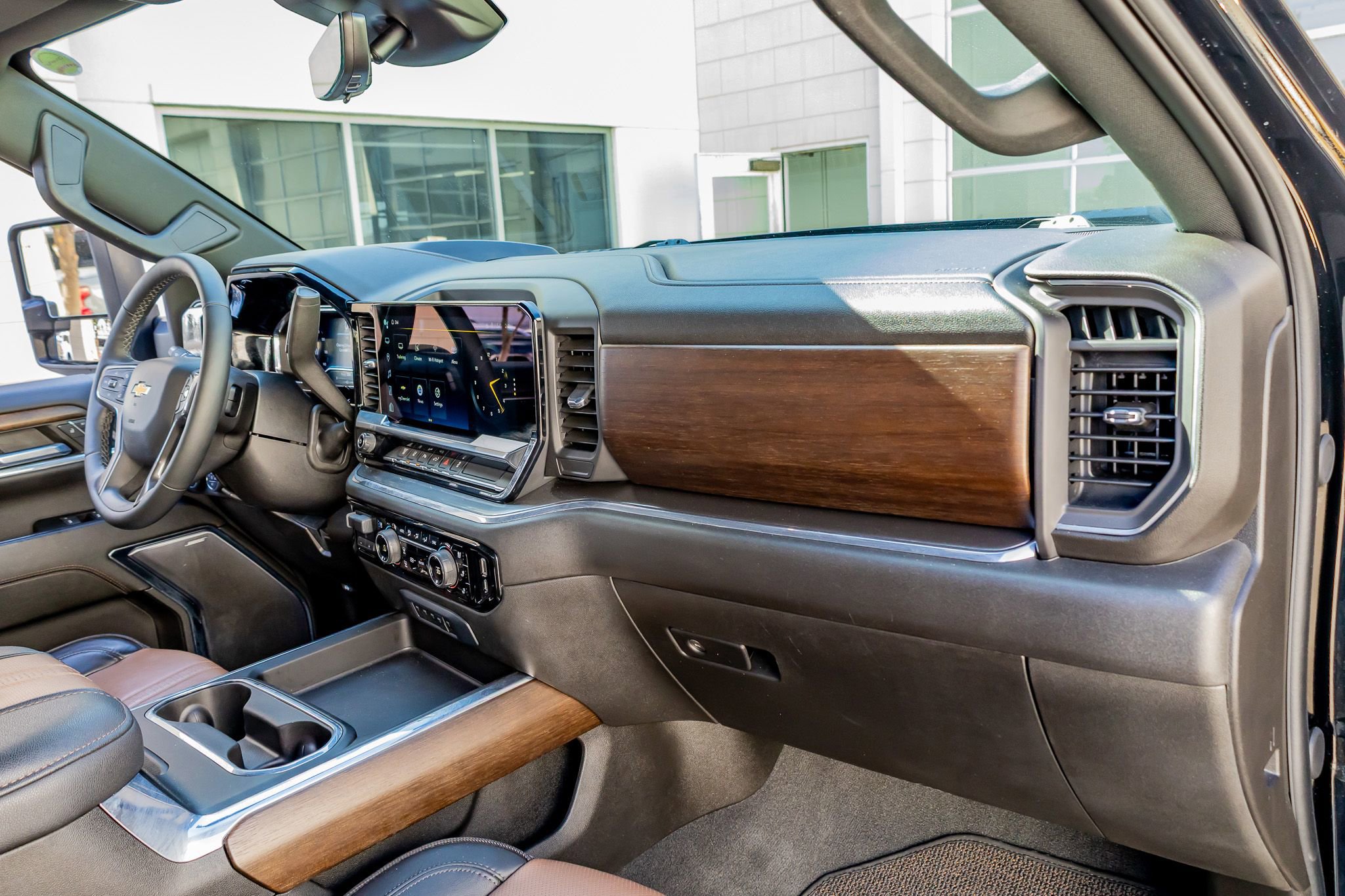 Used 2024 Chevrolet Silverado 3500 High Country w/ Technology Package image 17