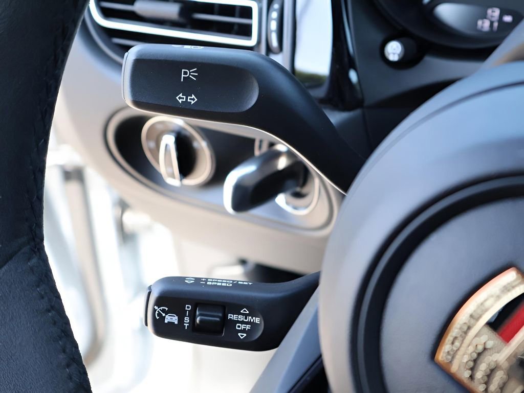 Certified 2025 Porsche Macan Turbo image 34