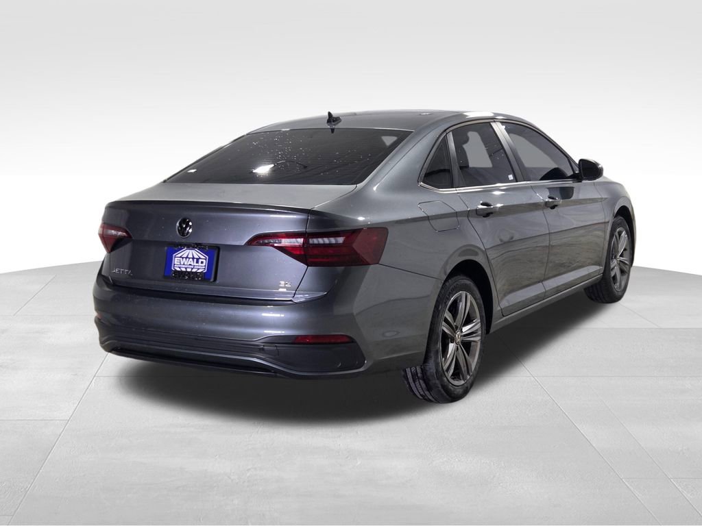 Used 2023 Volkswagen Jetta SE w/ Panoramic Sunroof Package image 23