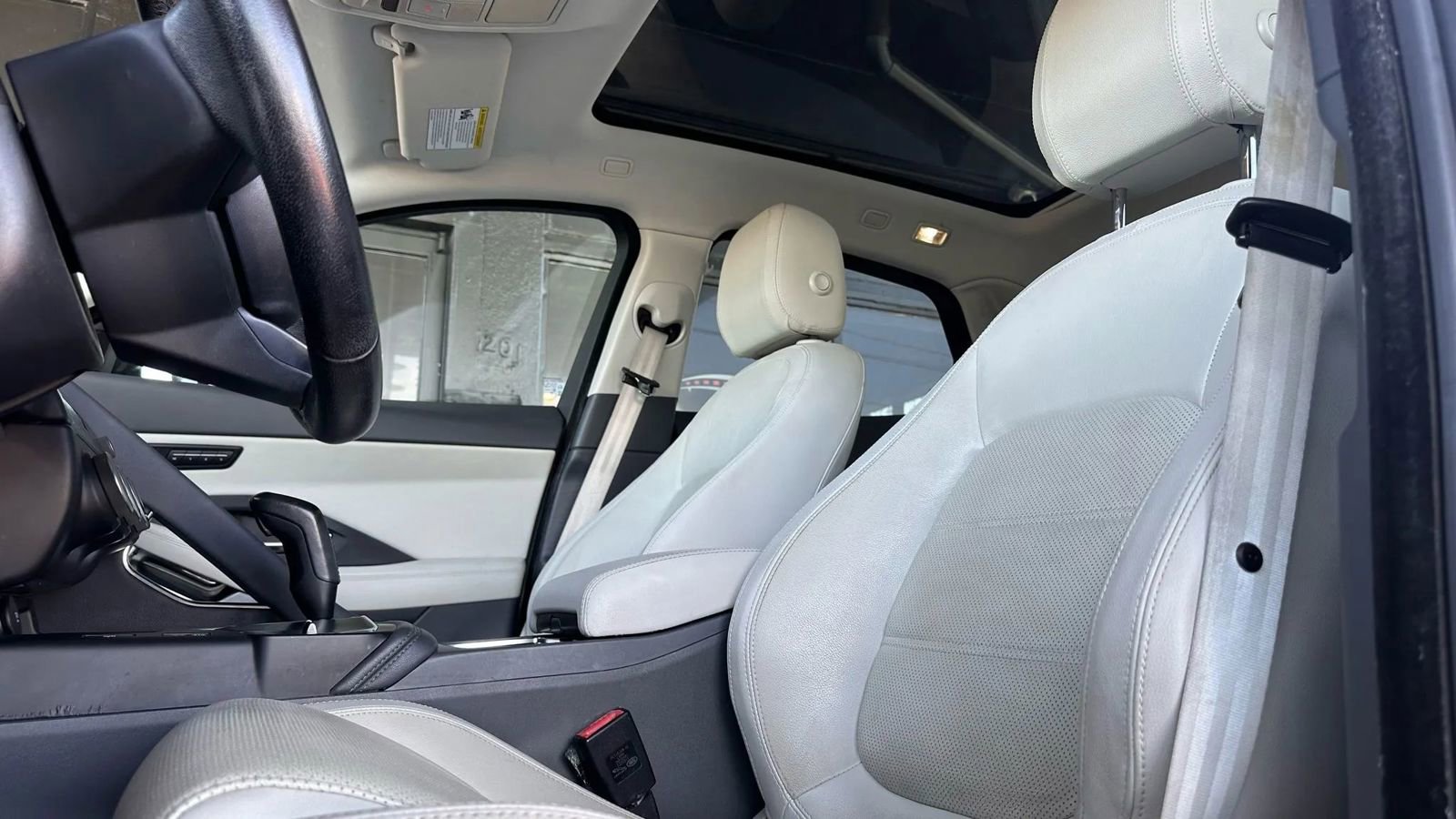 Used 2020 Jaguar E-PACE SE image 9