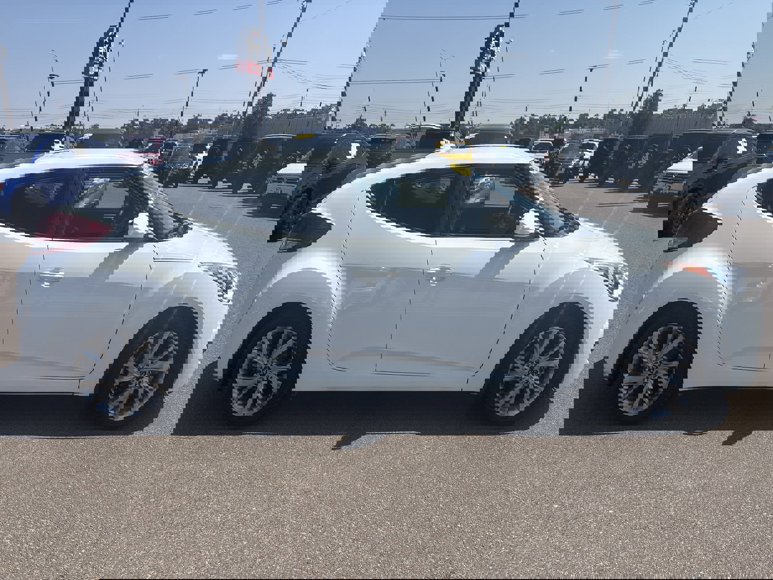 Used 2016 Hyundai Veloster image 6