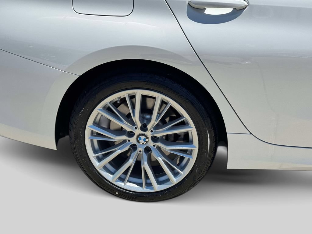 Certified 2023 BMW 330i xDrive Sedan w/ Premium Package AWD/4WD image 9