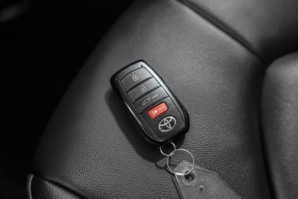 Used 2025 Toyota Highlander XLE AWD/4WD image 45