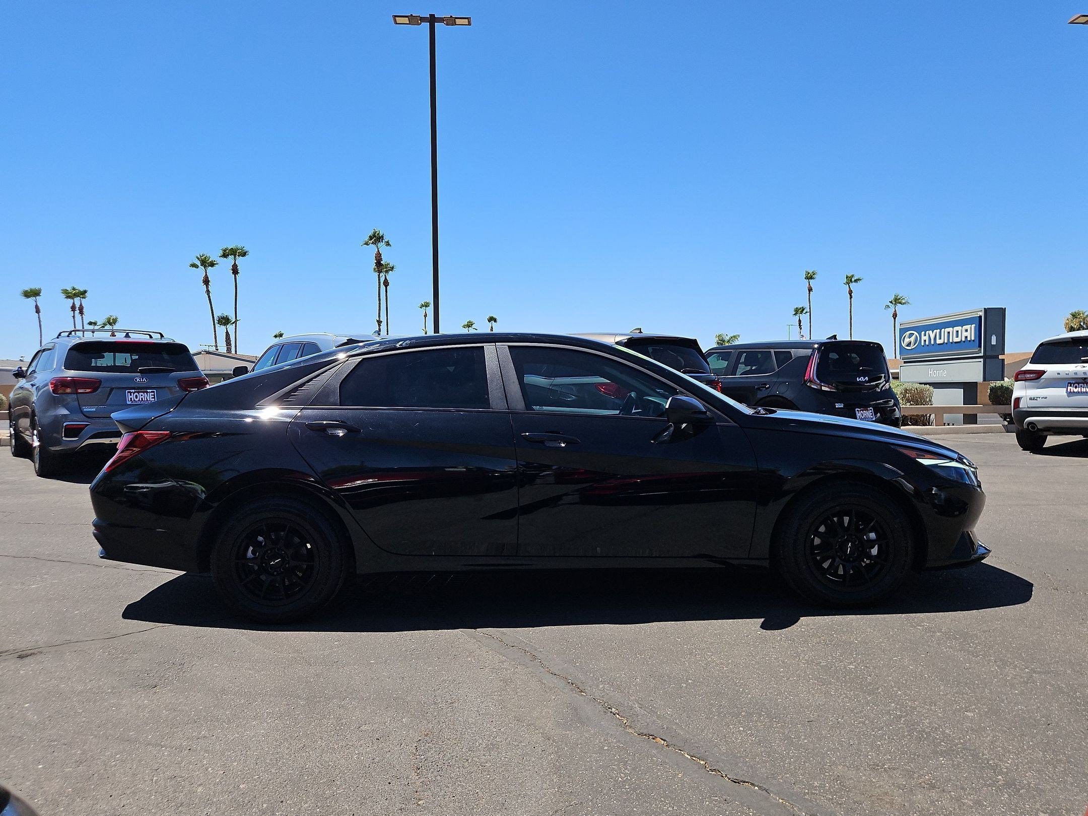 Used 2023 Hyundai Elantra SE FWD image 4