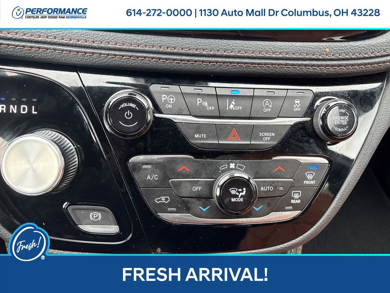 Used 2025 Chrysler Pacifica Pinnacle w/ Trailer Tow Group image 23