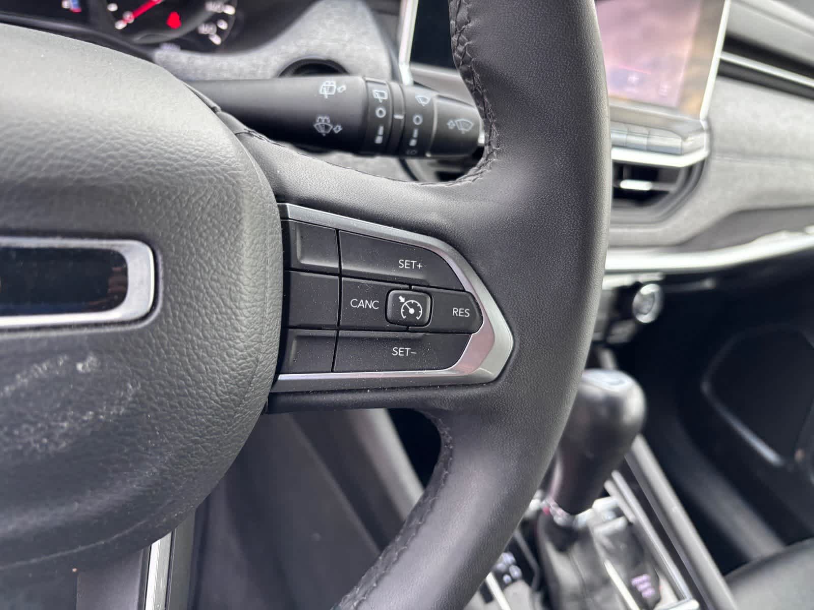 Used 2024 Jeep Compass Latitude AWD/4WD image 15