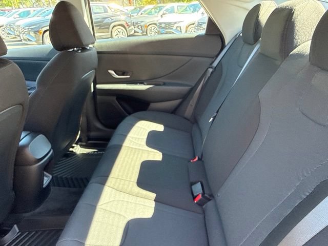 Used 2026 Hyundai Elantra SE FWD image 22