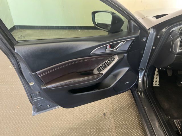 Used 2018 MAZDA MAZDA3 Grand Touring w/ Premium Equipment Package image 8