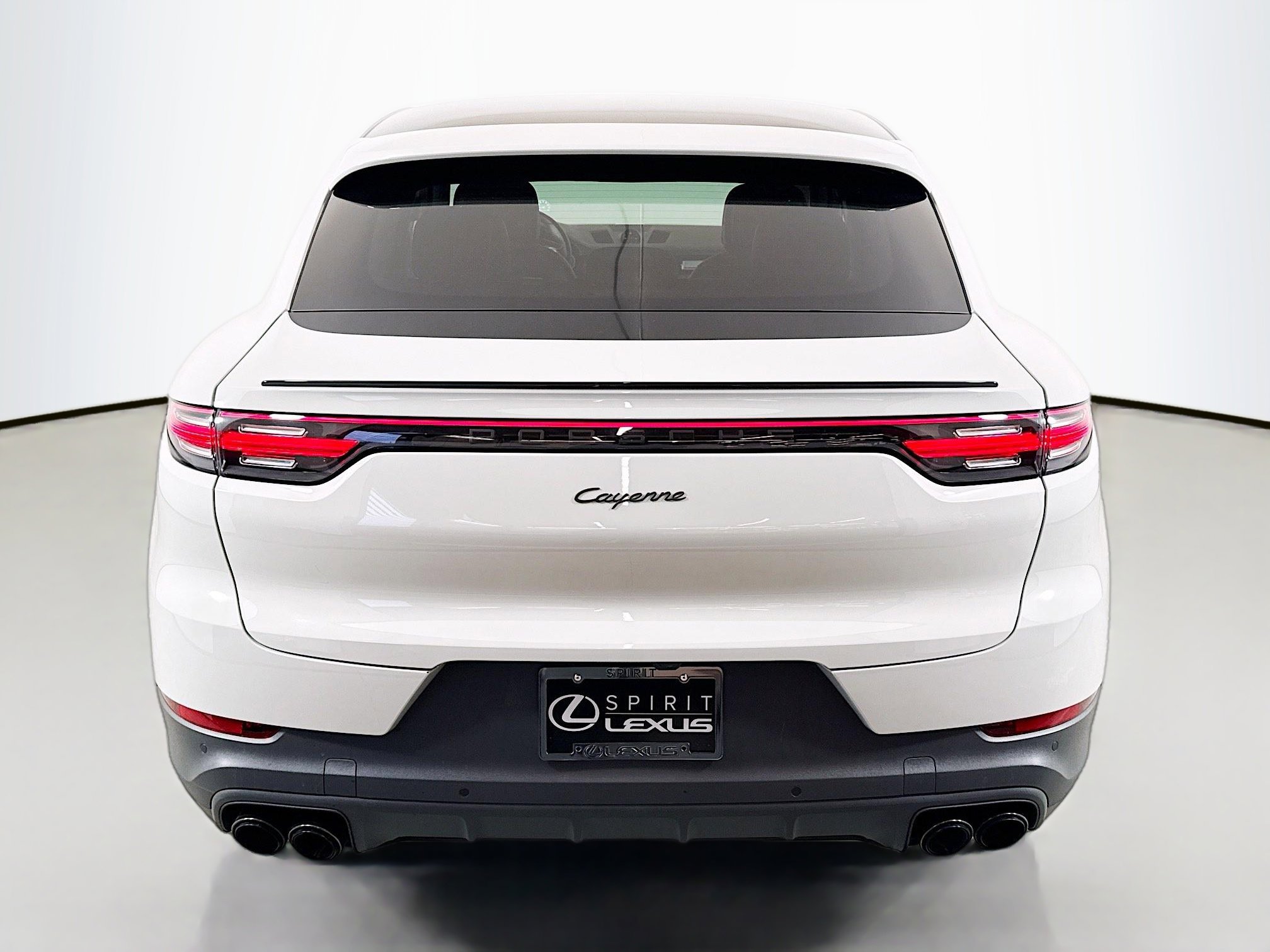 Used 2023 Porsche Cayenne Platinum Edition image 6