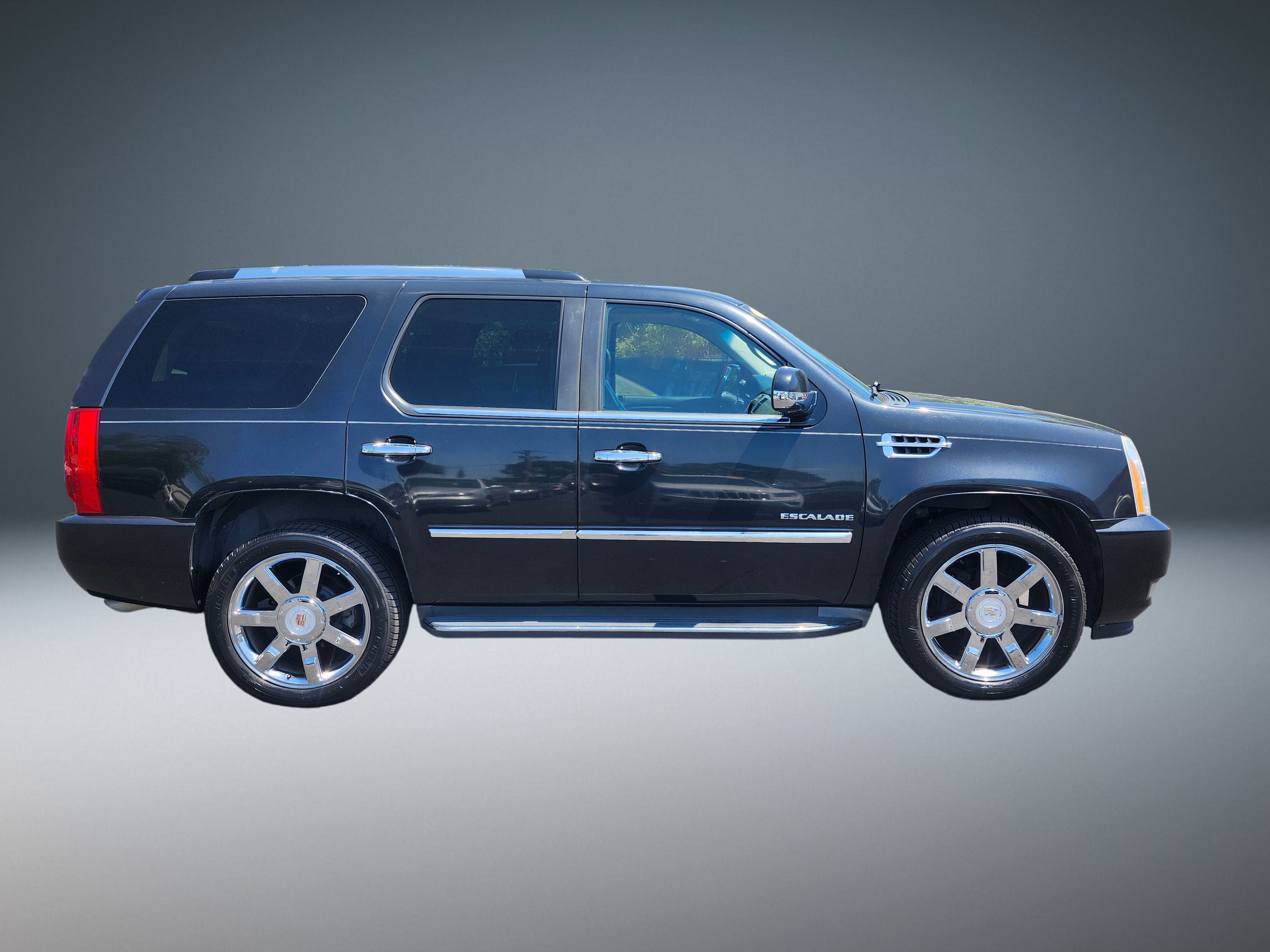 Used 2011 Cadillac Escalade Luxury AWD/4WD image 2