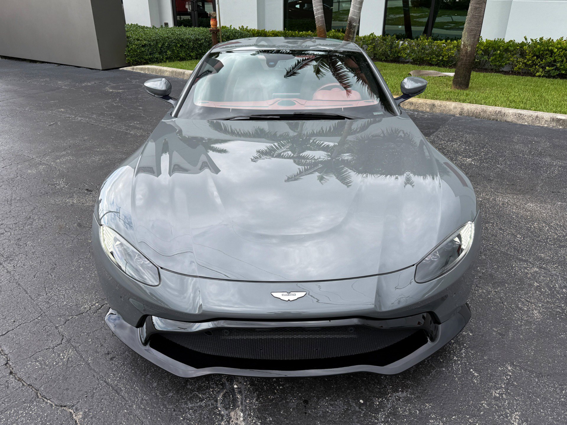 Used 2023 Aston Martin V8 Vantage Coupe image 8