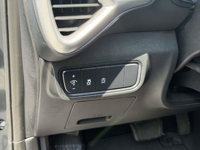 Used 2025 Kia Soul LX w/ LX Technology Package FWD image 25