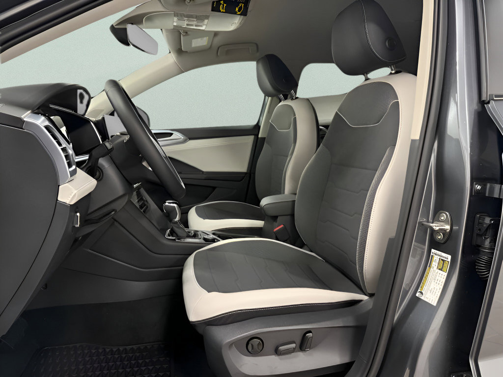 New 2025 Volkswagen Taos SE image 17