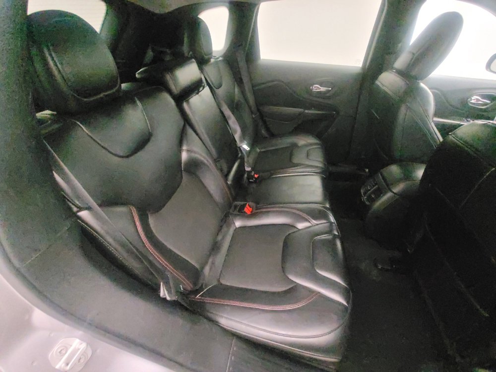 Used 2020 Jeep Cherokee Trailhawk image 19