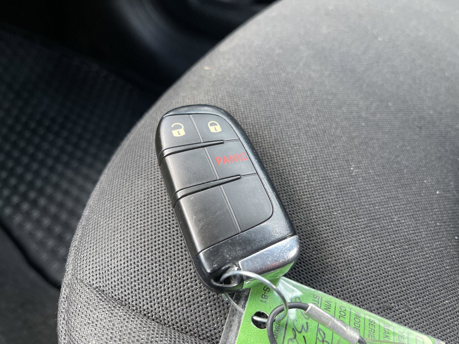 Used 2023 Jeep Renegade Latitude AWD/4WD image 34