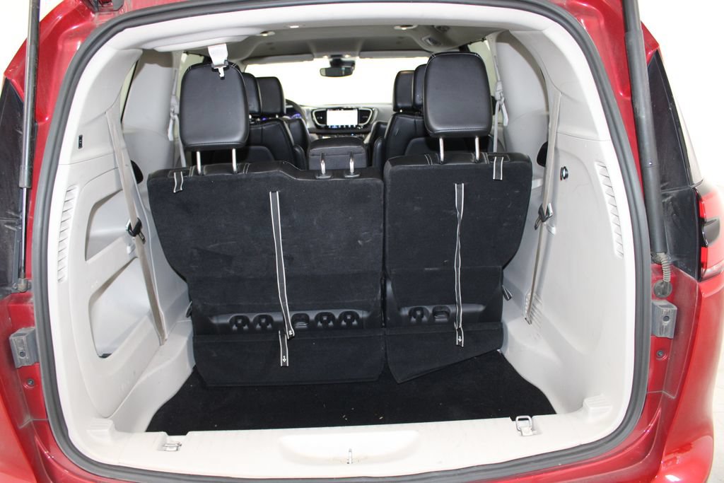 Used 2024 Chrysler Pacifica Touring-L FWD image 13