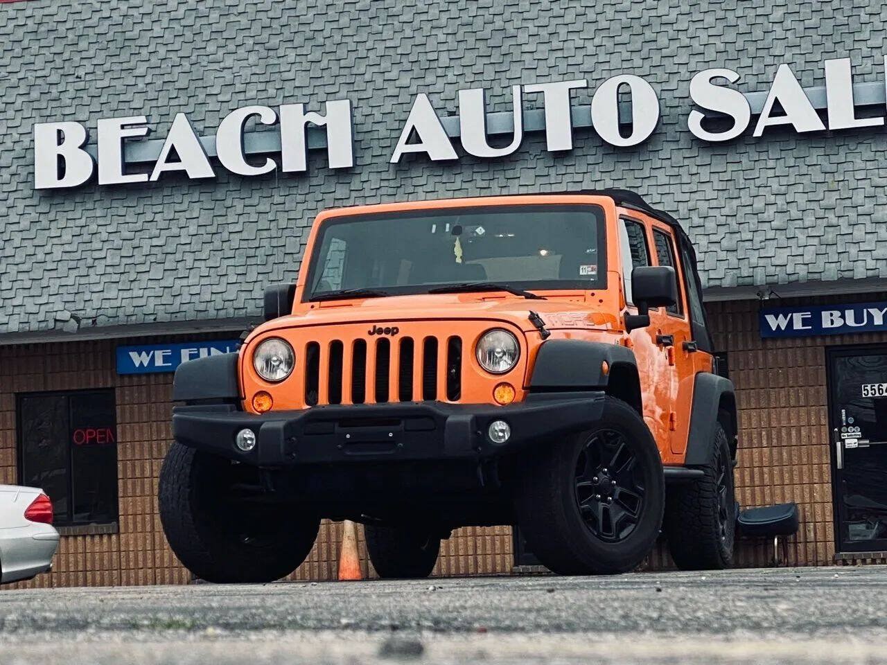 Used 2013 Jeep Wrangler Unlimited Sahara AWD/4WD image 2