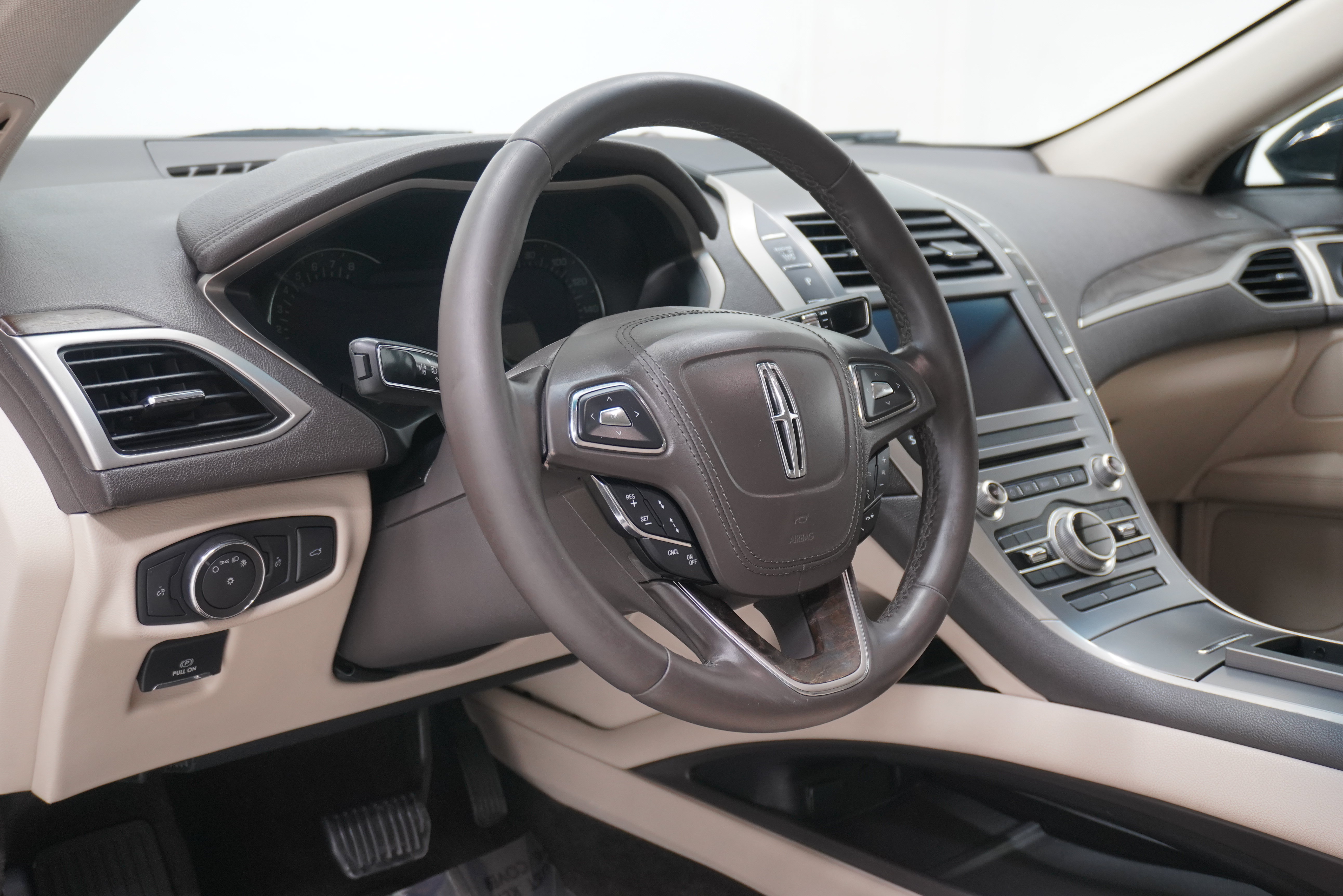 Used 2017 Lincoln MKZ Select w/ Technology Package FWD image 10