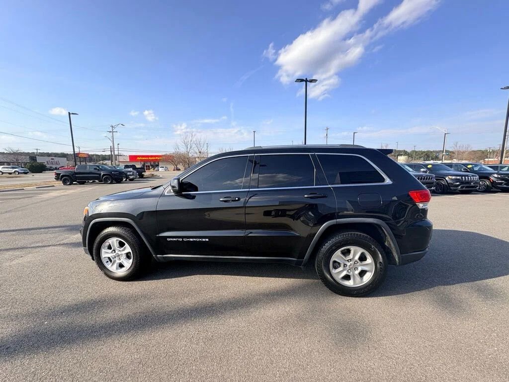 Used 2016 Jeep Grand Cherokee Laredo w/ Quick Order Package 23E RWD image 2