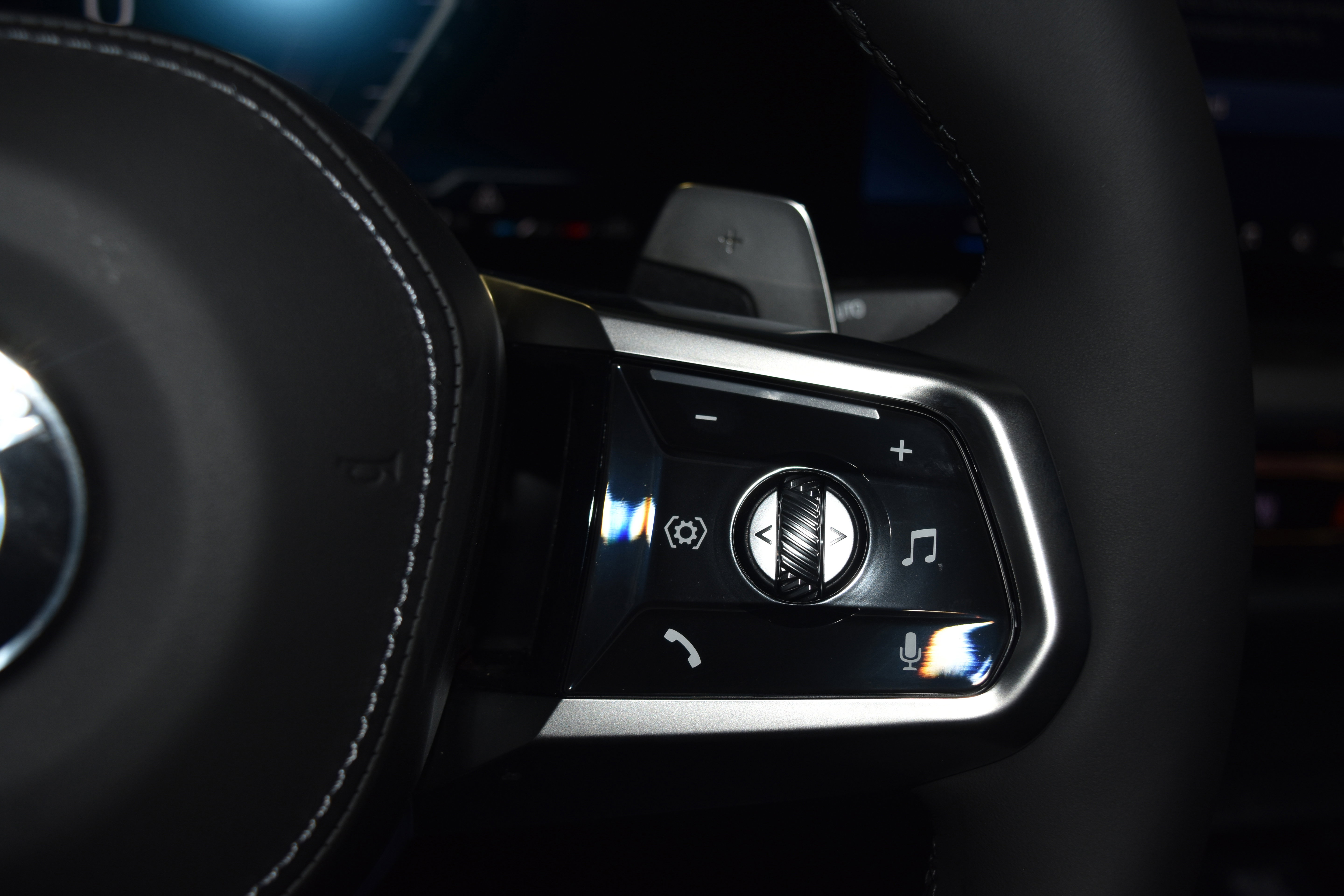 New 2026 BMW 740i xDrive w/ Executive Package AWD/4WD image 9