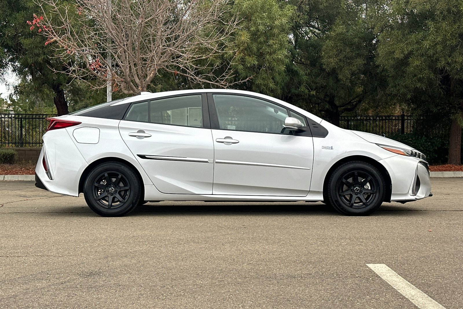 Certified 2022 Toyota Prius Prime XLE FWD image 3