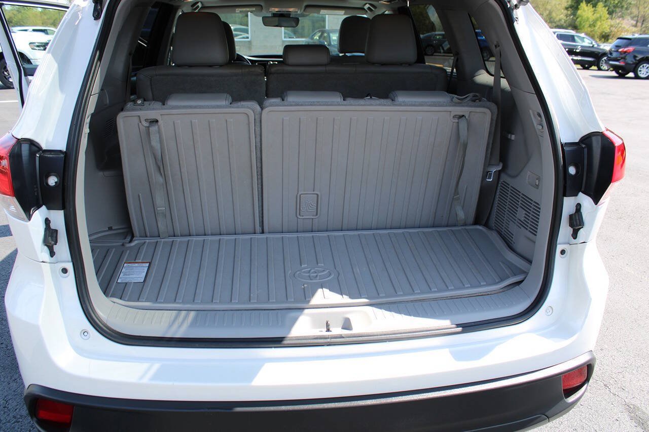 Used 2018 Toyota Highlander XLE AWD/4WD image 39