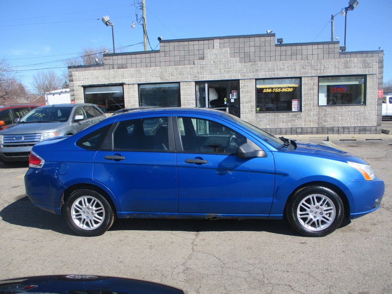 Used 2011 Ford Focus SE w/ 201A Rapid Spec Order Code image 2