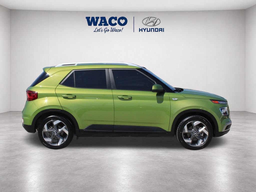 Used 2024 Hyundai Venue SEL FWD image 9
