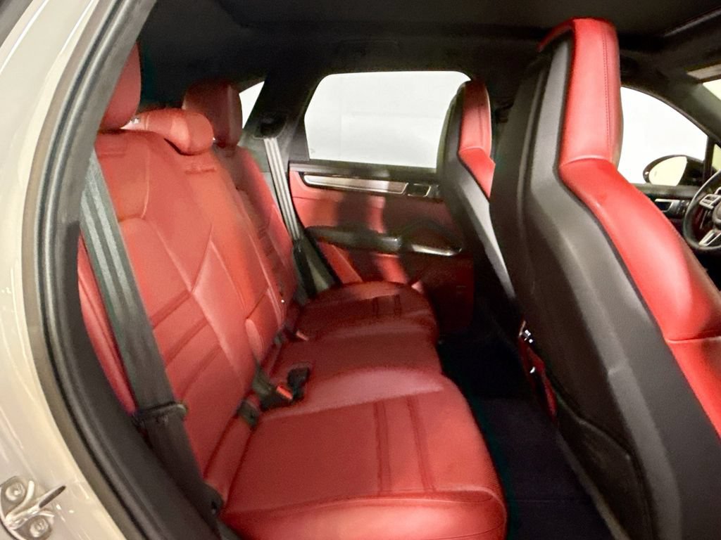 Certified 2023 Porsche Cayenne Turbo S AWD/4WD image 18
