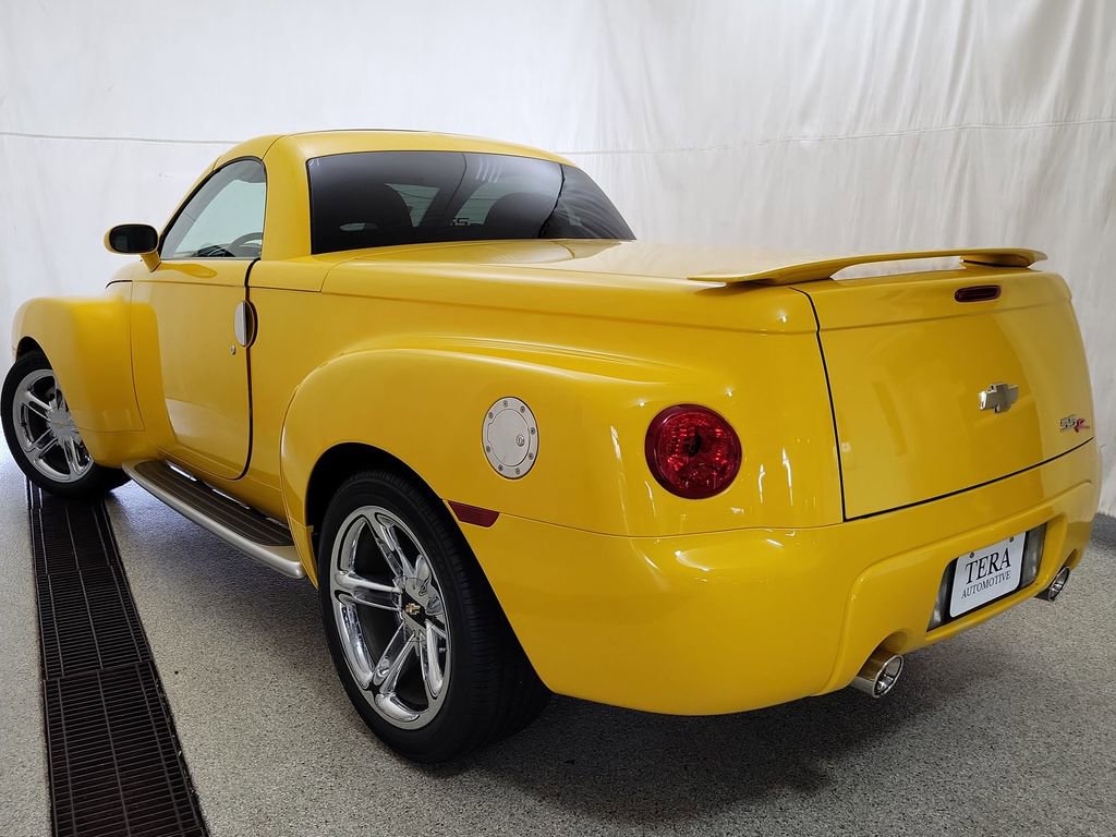 Used 2004 Chevrolet SSR w/ Preferred Equipment Group image 8