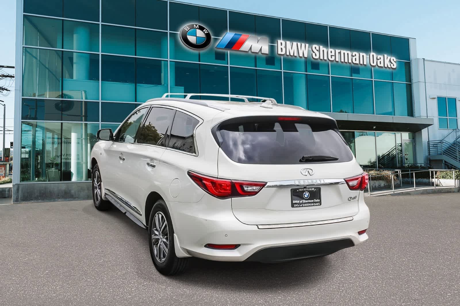 Used 2020 INFINITI QX60 Luxe w/ Essential Package FWD image 6