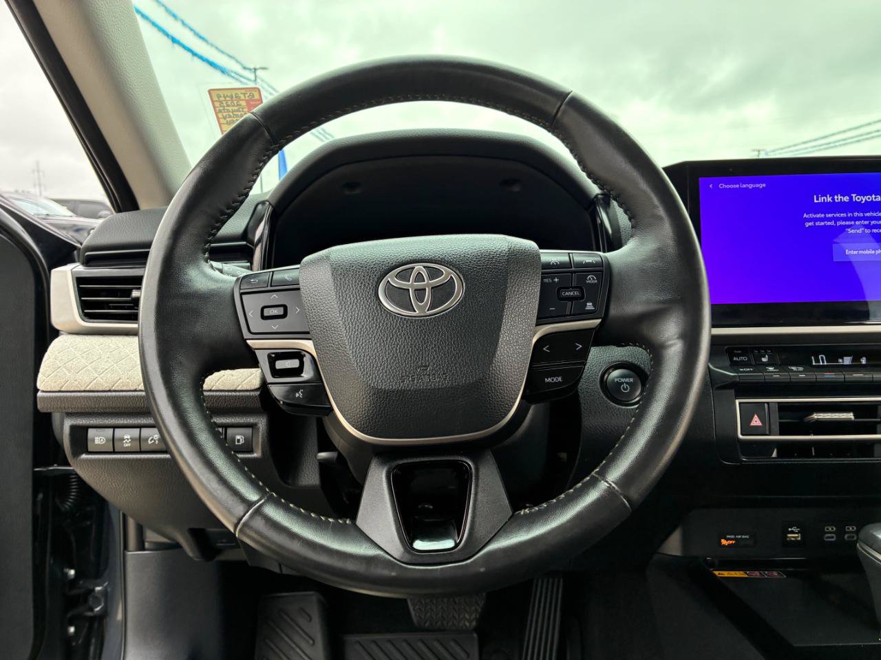 Used 2025 Toyota Camry XLE FWD image 15