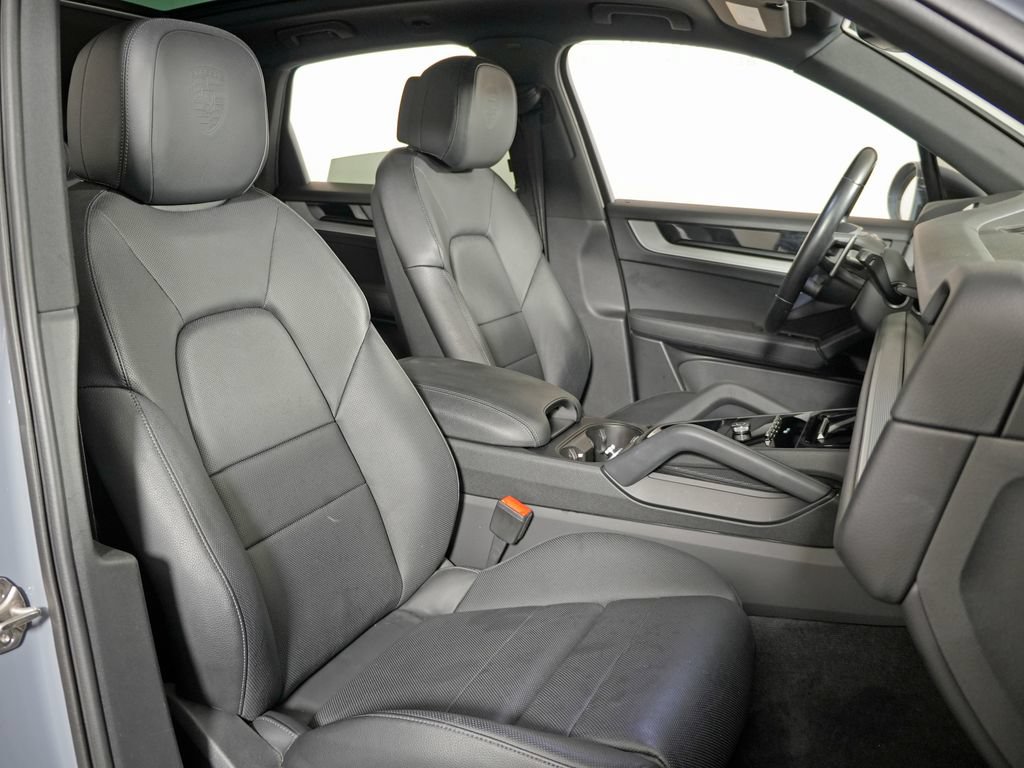Certified 2024 Porsche Cayenne AWD/4WD image 42