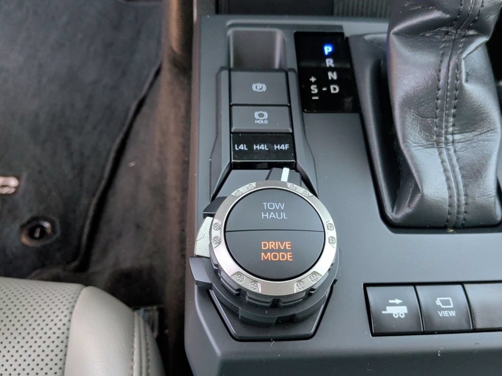 Used 2025 Toyota Tacoma Limited AWD/4WD image 30