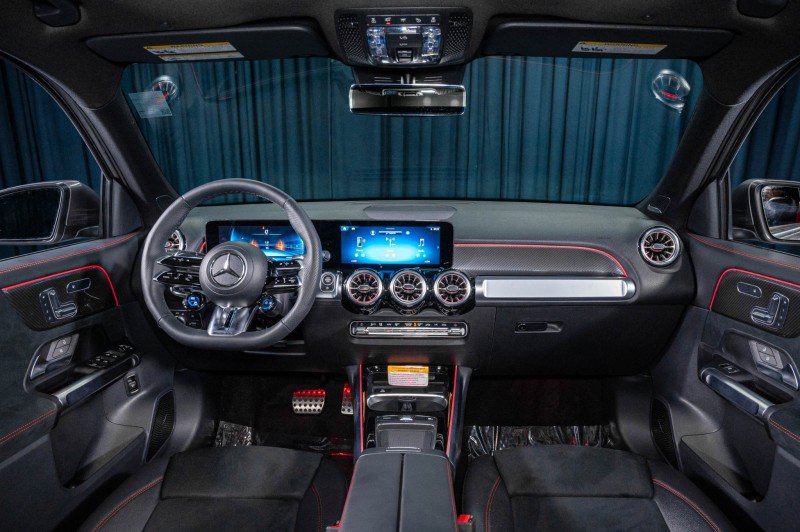 Certified 2025 Mercedes-Benz GLB 35 AMG 4MATIC image 26