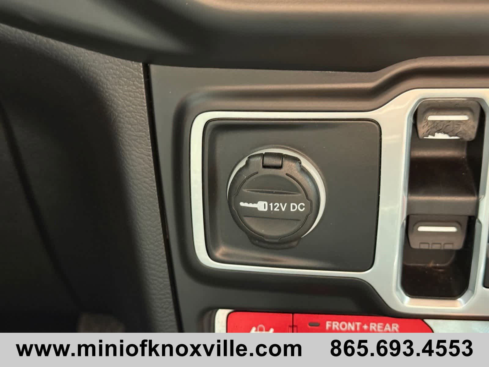 Used 2018 Jeep Wrangler Unlimited Rubicon w/ LED Lighting Group AWD/4WD image 24