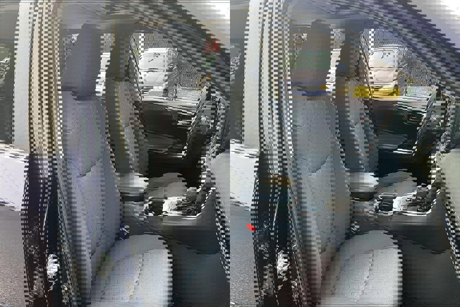 Used 2020 Toyota RAV4 XLE image 9