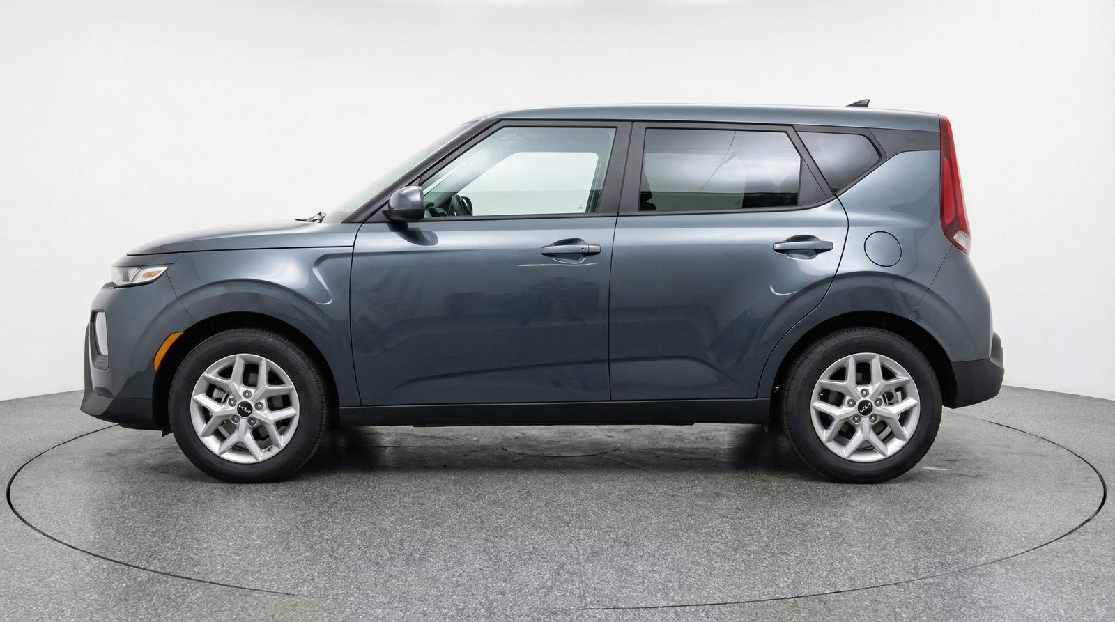 Used 2025 Kia Soul LX w/ LX Technology Package FWD image 5