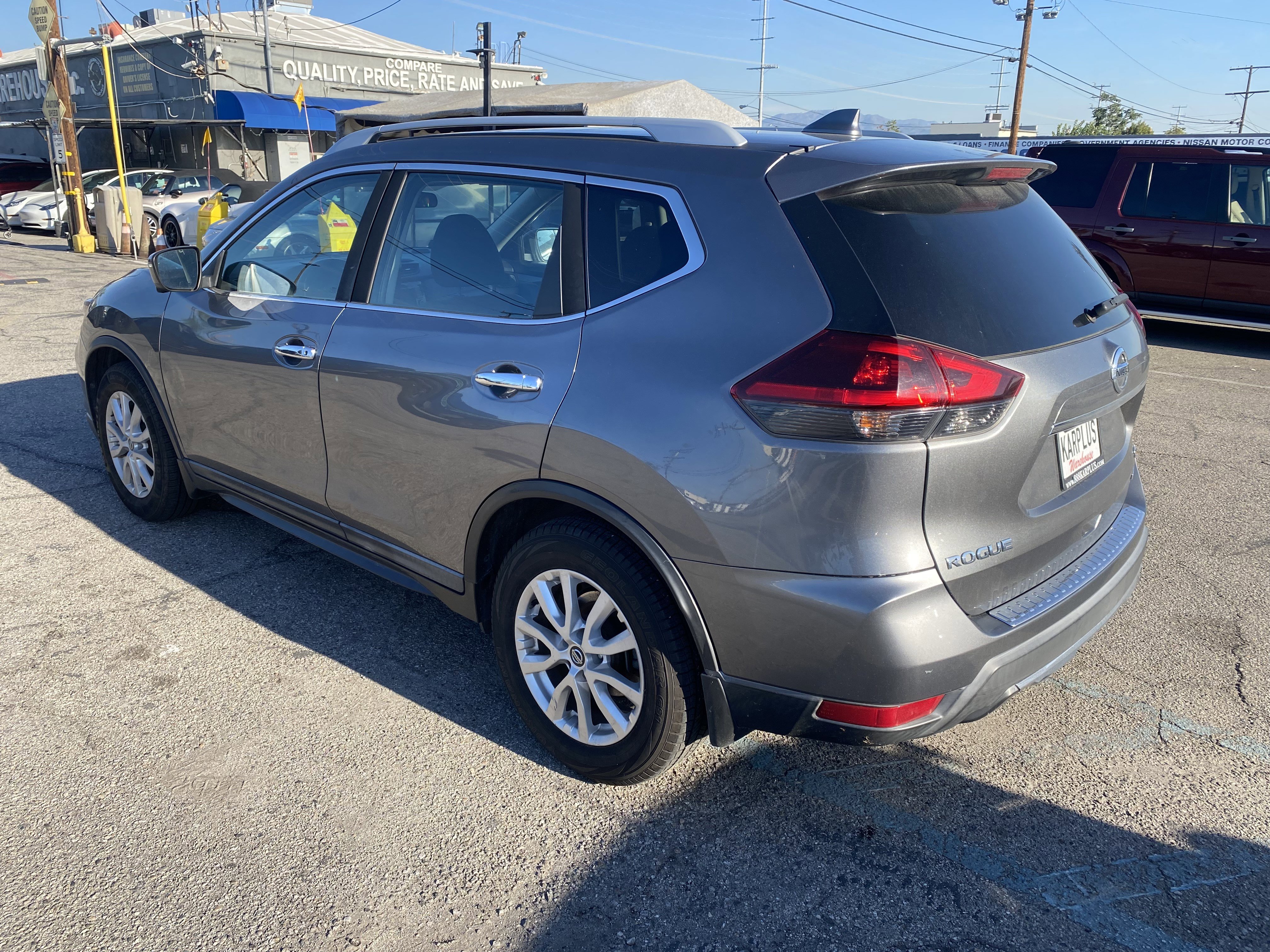 Used 2018 Nissan Rogue SV w/ Premium Package image 9