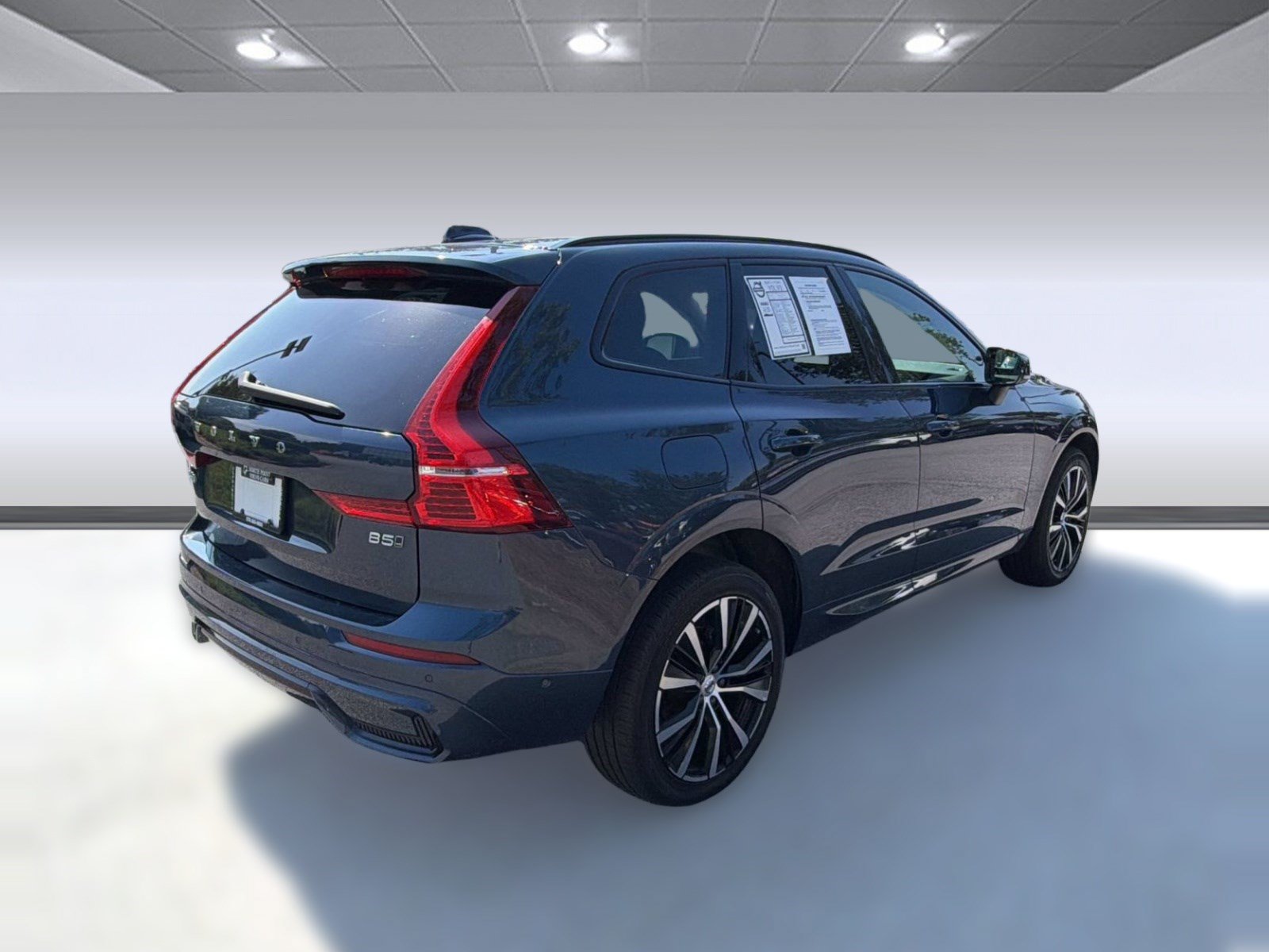 Certified 2024 Volvo XC60 B5 Plus w/ Climate Package AWD/4WD image 9