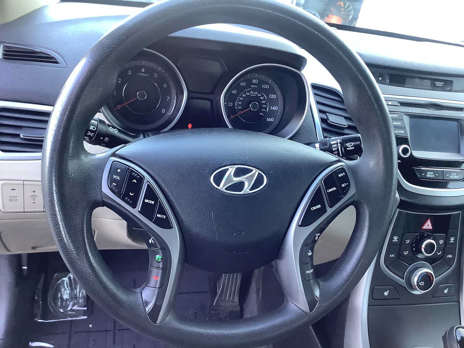 Used 2014 Hyundai Elantra SE w/ Option Group 02 FWD image 15