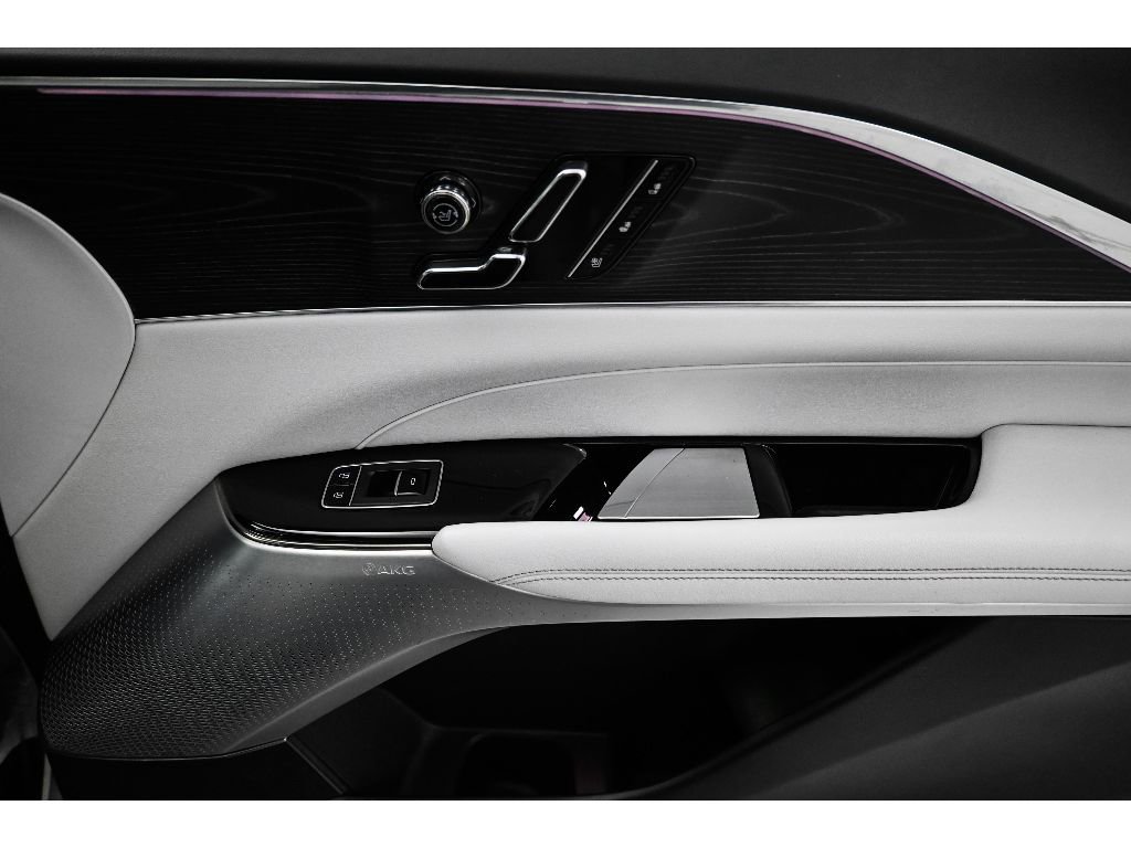 Used 2024 Cadillac Lyriq Luxury RWD image 18