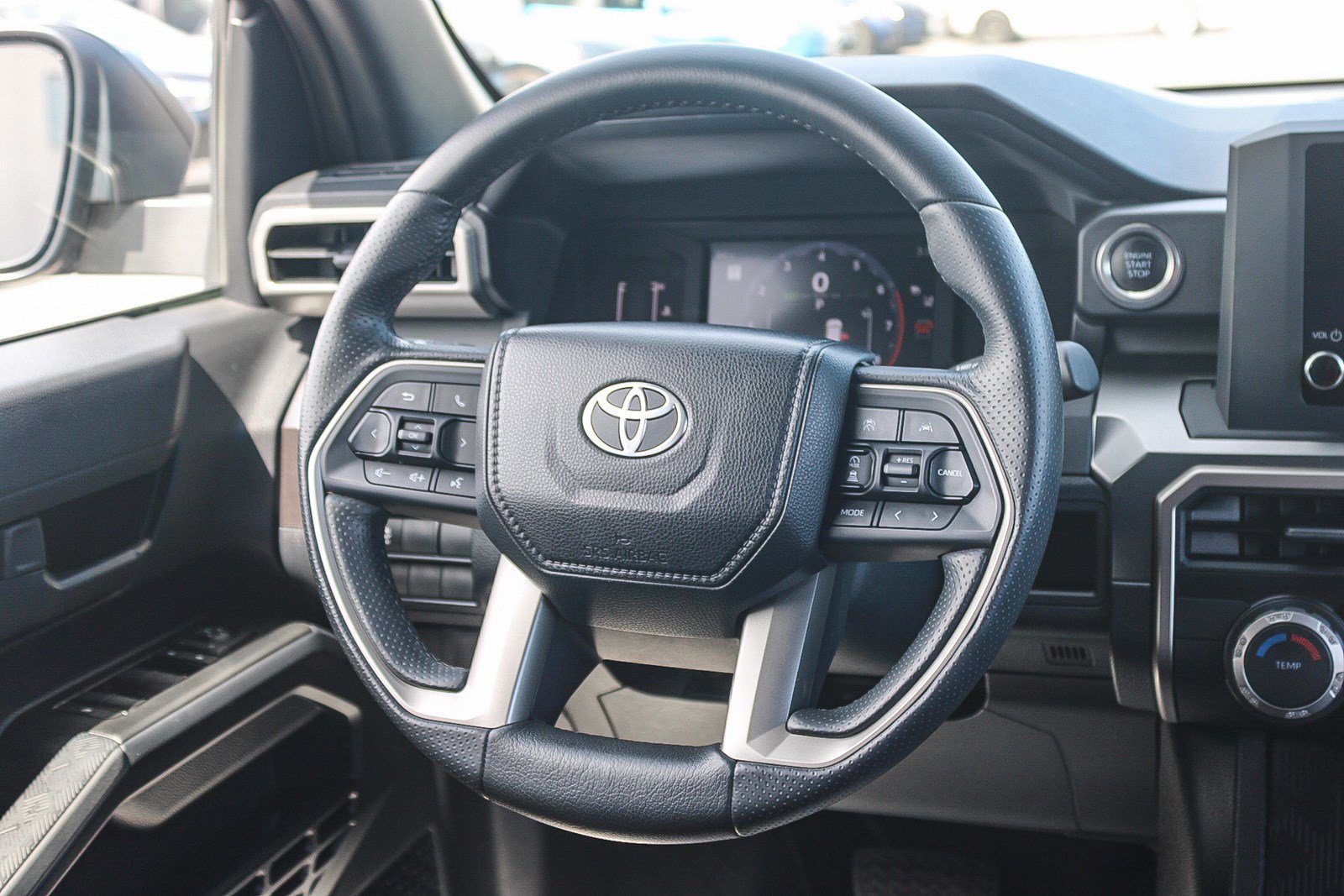 Used 2025 Toyota 4Runner SR5 AWD/4WD image 16