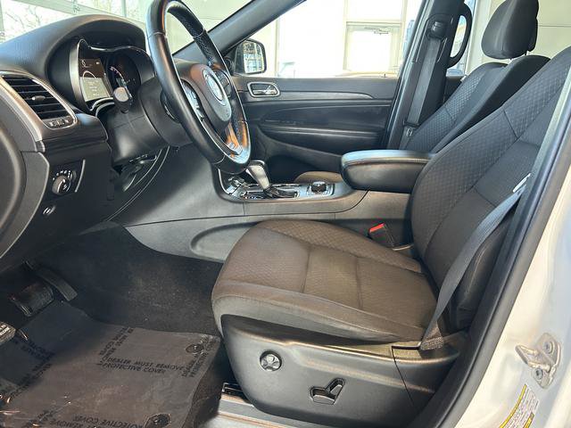 Used 2020 Jeep Grand Cherokee Laredo image 15