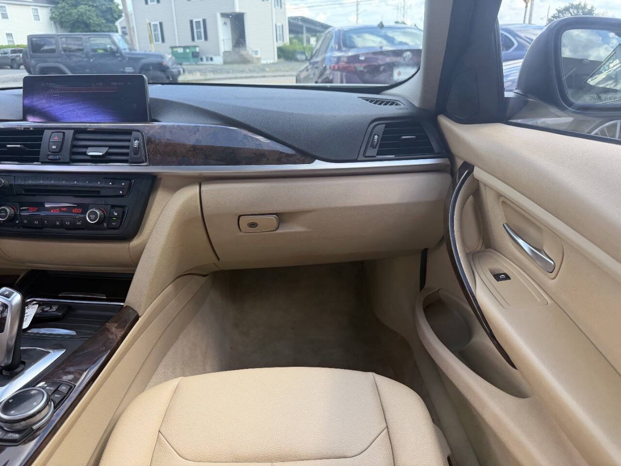 Used 2014 BMW 320i xDrive Sedan AWD/4WD image 25