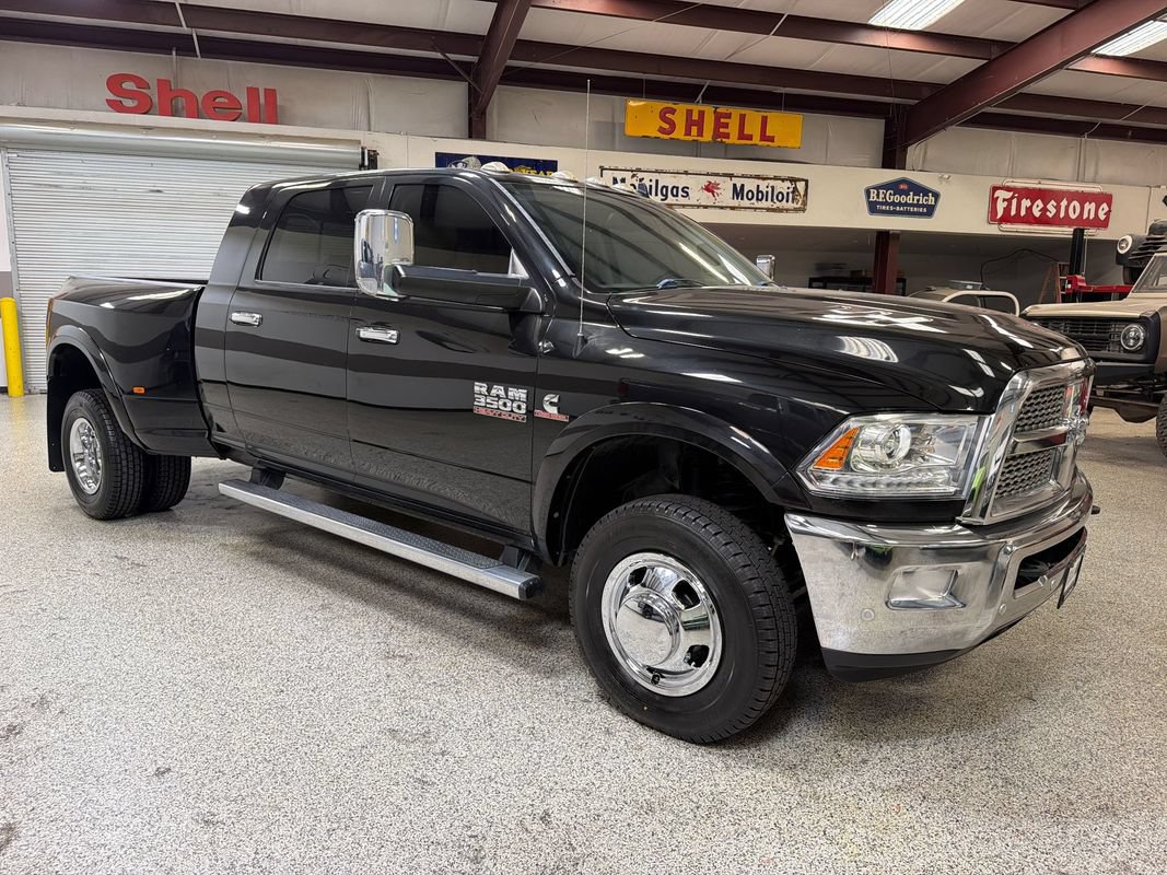 Used 2018 RAM 3500 Laramie w/ Convenience Group AWD/4WD image 11